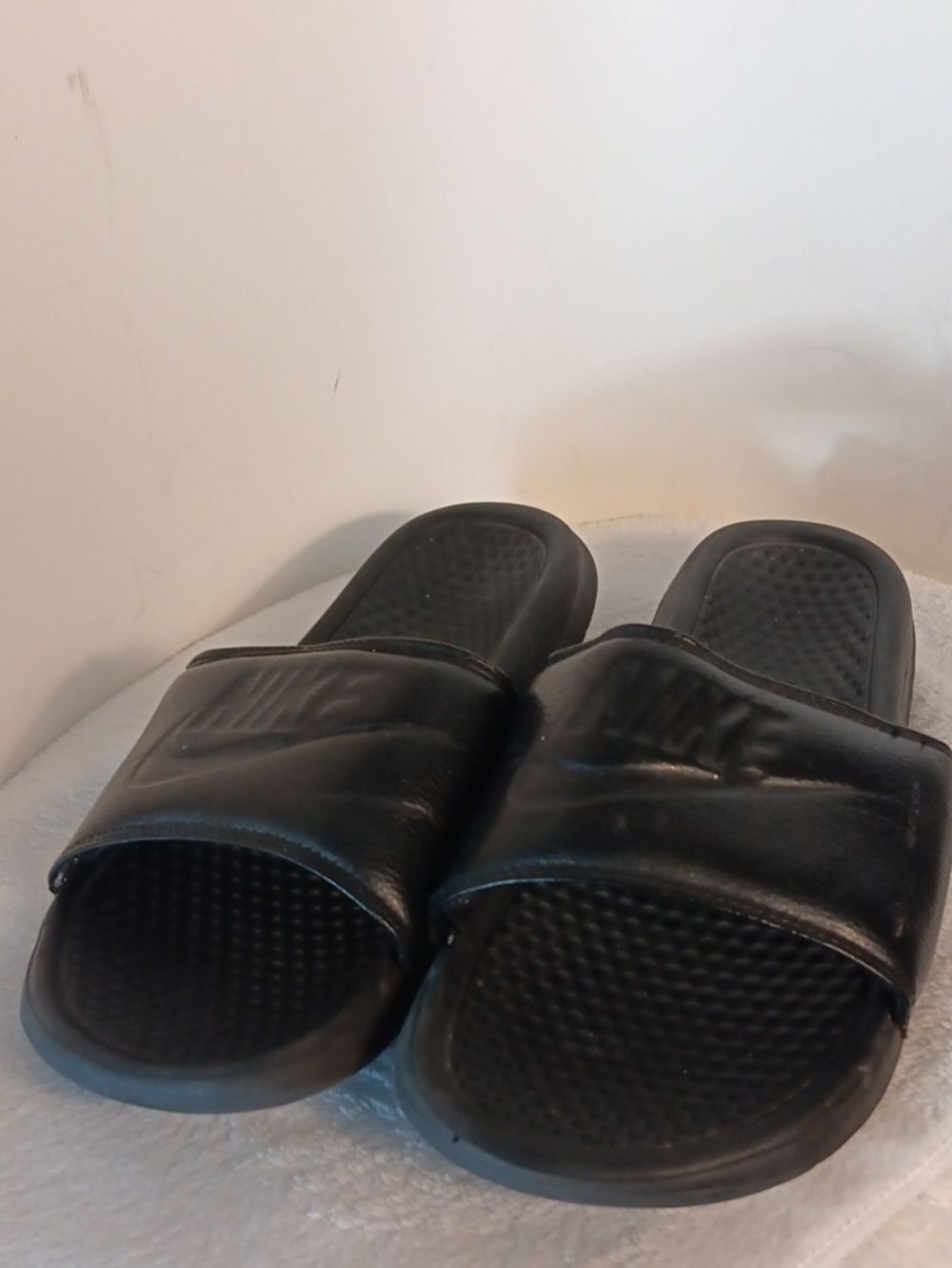 Nike Benassi JDI Black Men's Slide Sandals with Embossed Logo